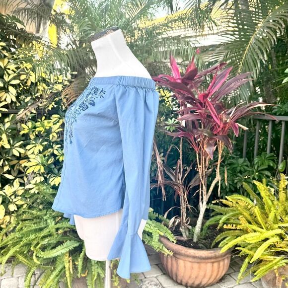 Express Off-The-Shoulder Chambray Blouse - Picture 6 of 9